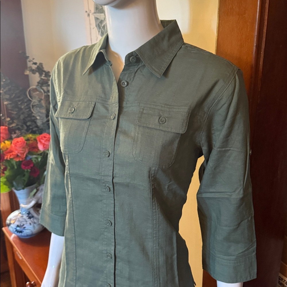 NWT northern reflections size small Green Button-Up Shirt